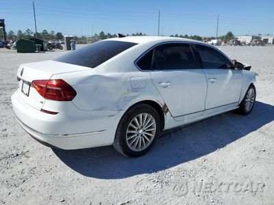 Trzecie zdjęcie samochodu z tyłu: 2016 VOLKSWAGEN PASSAT SE VIN:1VWBT7A30GC027500 - miniatura