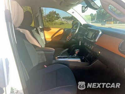 Piąte zdjęcie samochodu w środku: 2019 TOYOTA TACOMA DOUBLE CAB VIN:3TMAZ5CN8KM084230 - miniatura