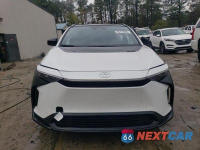 Piąte zdjęcie samochodu w środku: 2025 TOYOTA BZ4X XLE VIN:JTMABACA8SA105391 - miniatura