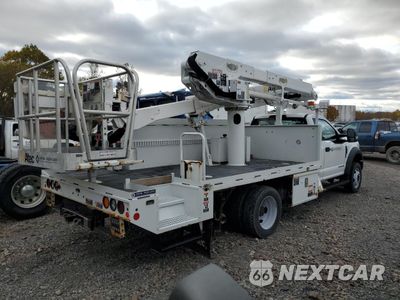 Trzecie zdjęcie samochodu z tyłu: 2019 FORD F550 SUPER DUTY BUCKET TRUCK VIN:1FDUF5GT8KDA00476 - miniatura