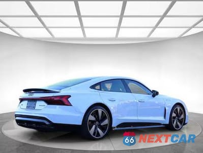 Czwarte zdjęcie samochodu z boku: 2022 AUDI RS E-TRON GT VIN:WAUBHBFWXN7904782 - miniatura