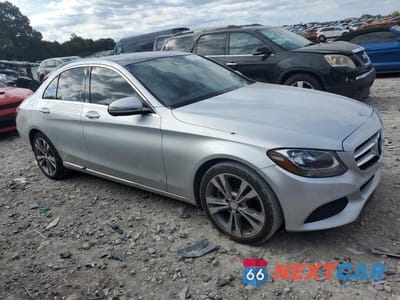 Czwarte zdjęcie samochodu z boku: 2017 MERCEDES-BENZ C 300 VIN:55SWF4JB2HU196907 - miniatura
