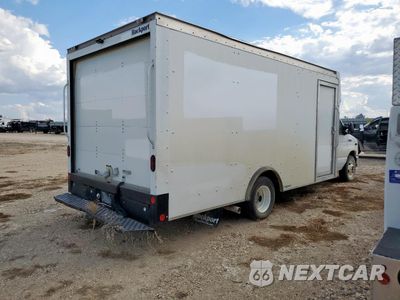 Trzecie zdjęcie samochodu z tyłu: 2022 FORD ECONOLINE - TRUCKS DELIVERY VAN VIN:1FDWE3FK7NDC25727 - miniatura