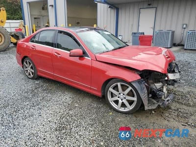 Czwarte zdjęcie samochodu z boku: 2013 MERCEDES-BENZ C 300 4MATIC VIN:WDDGF8AB9DR292315 - miniatura