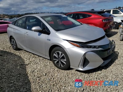 Czwarte zdjęcie samochodu z boku: 2018 TOYOTA PRIUS PRIME VIN:JTDKARFP8J3074118 - miniatura