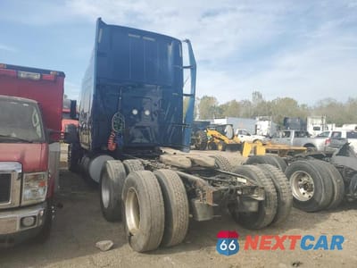 Trzecie zdjęcie samochodu z tyłu: 2018 INTERNATIONAL LT625 SEMI TRUCK VIN:3HSDZAPR5JN532510 - miniatura