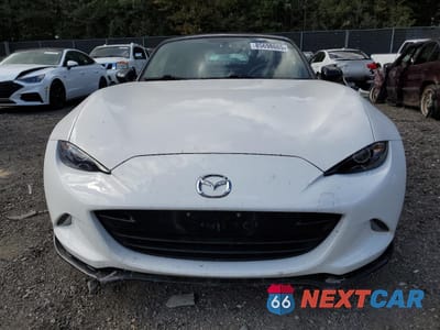 Piąte zdjęcie samochodu w środku: 2017 MAZDA MX-5 MIATA CLUB VIN:JM1NDAC72H0124811 - miniatura