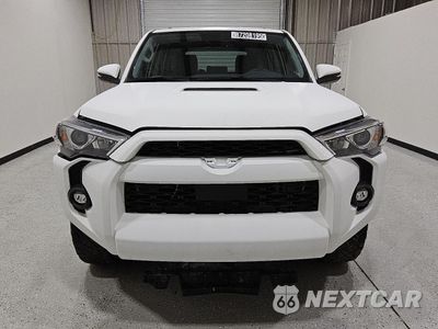 Piąte zdjęcie samochodu w środku: 2024 TOYOTA 4RUNNER SR5 PREMIUM VIN:JTERU5JR8R6284716 - miniatura