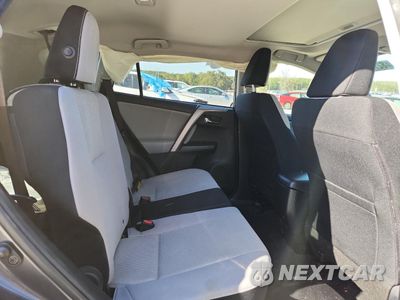 Zdjęcie 11 z 16 samochodu: 2017 TOYOTA RAV4 XLE VIN:JTMWFREV5HD101170 - miniatura