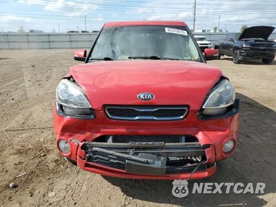 Piąte zdjęcie samochodu w środku: 2013 KIA SOUL + VIN:KNDJT2A60D7614957 - miniatura
