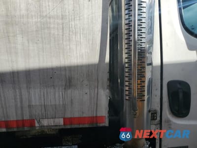 Zdjęcie 11 z 14 samochodu: 2004 FREIGHTLINER M2 106 MED - Refuse Truck VIN:1FVACYDC04DN24850 - miniatura