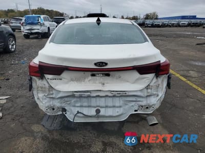 Zdjęcie 6 z 11 samochodu: 2019 KIA FORTE FE VIN:3KPF24AD3KE121774 - miniatura