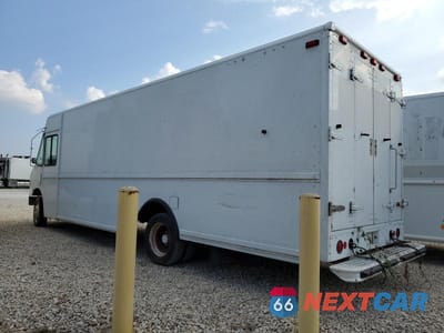Drugie zdjęcie samochodu z przodu: 2004 FREIGHTLINER CHASSIS M LINE WALK-IN VAN VIN:4UZAANBW94CM64484 - miniatura