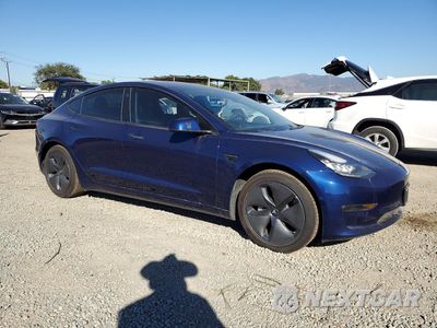 Czwarte zdjęcie samochodu z boku: 2018 TESLA MODEL 3 VIN:5YJ3E1EA7JF076615 - miniatura