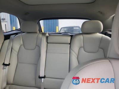 Zdjęcie 10 z 15 samochodu: 2021 VOLVO XC60 T6 MOMENTUM VIN:LYVA22RKXMB873049 - miniatura