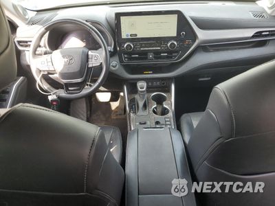Zdjęcie 8 z 15 samochodu: 2023 TOYOTA HIGHLANDER L VIN:5TDKDRAH5PS043035 - miniatura