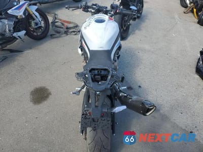 Zdjęcie 6 z 8 samochodu: 2024 BMW S 1000 R VIN:WB10E5305R6J50073 - miniatura