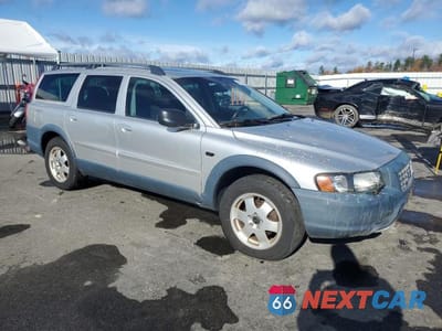 Czwarte zdjęcie samochodu z boku: 2004 VOLVO XC70 VIN:YV1SZ59H241131090 - miniatura