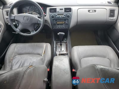 Zdjęcie 8 z 11 samochodu: 2001 HONDA ACCORD VIN:1HGCG16581A085569 - miniatura