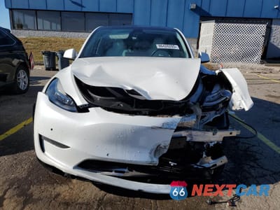 Piąte zdjęcie samochodu w środku: 2021 TESLA MODEL Y VIN:5YJYGDEE8MF240978 - miniatura