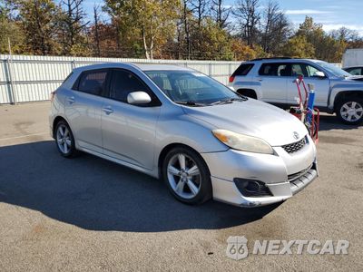 Czwarte zdjęcie samochodu z boku: 2009 TOYOTA COROLLA MATRIX S VIN:2T1KE40E09C027215 - miniatura