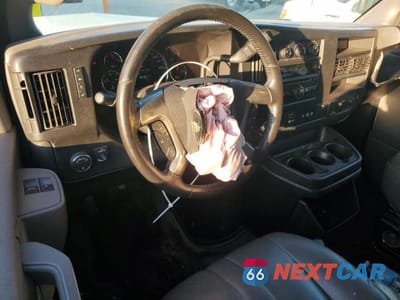 Zdjęcie 8 z 13 samochodu: 2017 CHEVROLET EXPRESS G2500 VIN:1GCWGAFF3H1315937 - miniatura