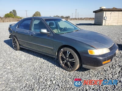 Czwarte zdjęcie samochodu z boku: 1997 HONDA ACCORD LX VIN:1HGCD5639VA215055 - miniatura