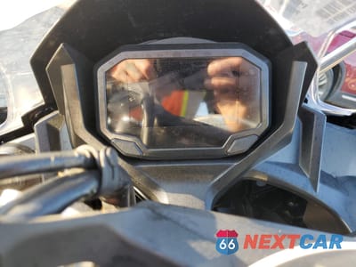 Zdjęcie 7 z 10 samochodu: 2025 KAWASAKI EX650 R VIN:ML5EXER17SDAF8668 - miniatura