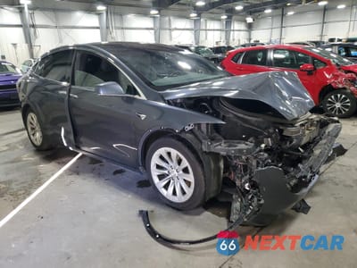 Czwarte zdjęcie samochodu z boku: 2017 TESLA MODEL X VIN:5YJXCDE23HF040206 - miniatura