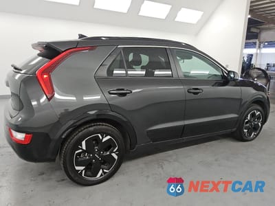 Trzecie zdjęcie samochodu z tyłu: 2023 KIA NIRO WIND VIN:KNDCR3L16P5025779 - miniatura