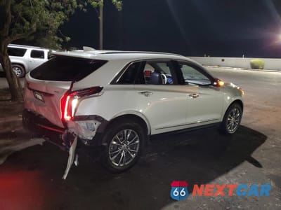 Trzecie zdjęcie samochodu z tyłu: 2021 CADILLAC XT5 PREMIUM LUXURY VIN:1GYKNCRS0MZ222100 - miniatura