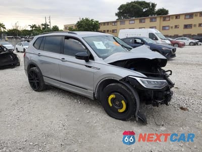 Czwarte zdjęcie samochodu z boku: 2022 VOLKSWAGEN TIGUAN SE R-LINE BLACK VIN:3VVCB7AXXNM000959 - miniatura
