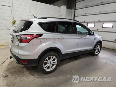 Trzecie zdjęcie samochodu z tyłu: 2018 FORD ESCAPE SE VIN:1FMCU9GD9JUD59805 - miniatura