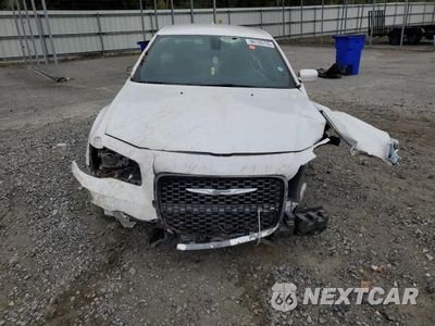 Piąte zdjęcie samochodu w środku: 2019 CHRYSLER 300 S VIN:2C3CCABG2KH577801 - miniatura