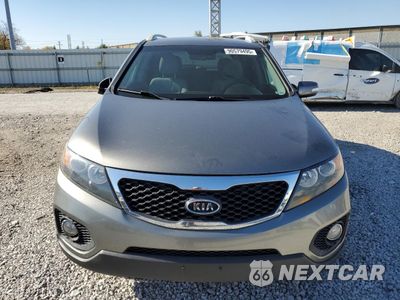 Piąte zdjęcie samochodu w środku: 2013 KIA SORENTO LX VIN:5XYKT3A65DG323674 - miniatura