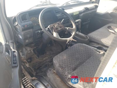 Zdjęcie 8 z 12 samochodu: 2005 ISUZU NPR VIN:JALC4B16X57009186 - miniatura