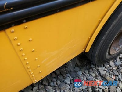 Zdjęcie 9 z 10 samochodu: 2005 THOMAS SAF-T-LINER C2 - SCHOOL BUS VIN:4UZAAXCS95CU88079 - miniatura