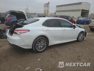 Trzecie zdjęcie samochodu z tyłu: 2018 TOYOTA CAMRY L VIN:4T1B11HK2JU064239 - miniatura