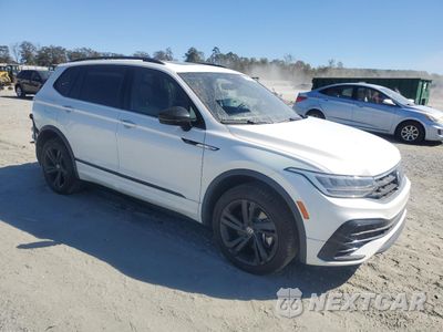 Czwarte zdjęcie samochodu z boku: 2024 VOLKSWAGEN TIGUAN SE R-LINE BLACK VIN:3VV8B7AX9RM180298 - miniatura