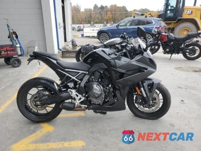 2025 SUZUKI GSX800 F JS1EM13B6S7100072 - główne zdjęcie licytacji z USA - miniatura