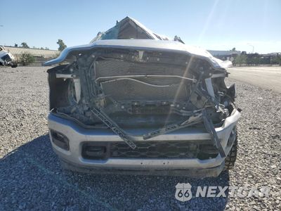 Piąte zdjęcie samochodu w środku: 2024 RAM 2500 LARAMIE VIN:3C6UR5FL4RG104917 - miniatura