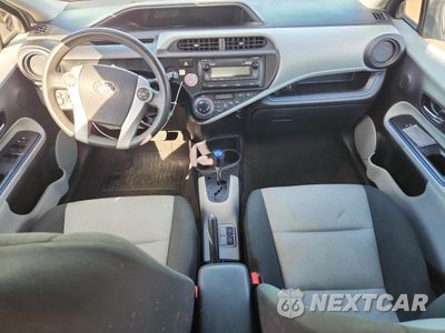 Zdjęcie 8 z 11 samochodu: 2012 TOYOTA PRIUS C VIN:JTDKDTB31C1021010 - miniatura
