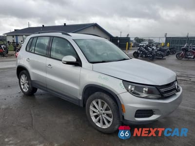 Czwarte zdjęcie samochodu z boku: 2017 VOLKSWAGEN TIGUAN S VIN:WVGAV7AX7HK054658 - miniatura
