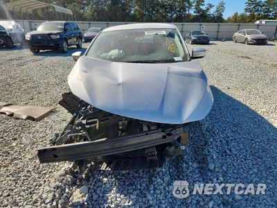 Piąte zdjęcie samochodu w środku: 2018 NISSAN SENTRA S VIN:3N1AB7AP9JL658829 - miniatura