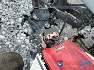 Zdjęcie 7 z 8 samochodu: 2022 YAMAHA YZFR7 VIN:JYARM38E3NA004523 - miniatura