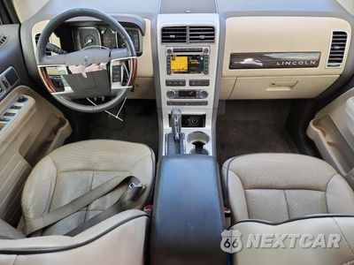 Zdjęcie 8 z 13 samochodu: 2010 LINCOLN MKX VIN:2LMDJ8JC9ABJ31126 - miniatura