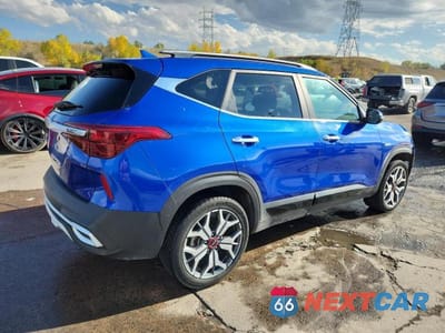 Trzecie zdjęcie samochodu z tyłu: 2022 KIA SELTOS SX VIN:KNDETCA21N7277835 - miniatura