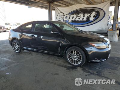 Czwarte zdjęcie samochodu z boku: 2006 TOYOTA SCION TC VIN:JTKDE167360115884 - miniatura