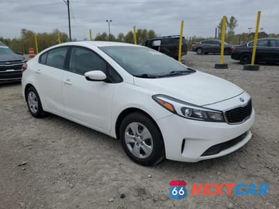 Czwarte zdjęcie samochodu z boku: 2017 KIA FORTE LX VIN:3KPFK4A77HE108612 - miniatura