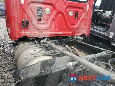Zdjęcie 6 z 10 samochodu: 2015 FREIGHTLINER CASCADIA TRUCK CAB AND CHASSIS VIN:3AKJGEDV6FSGJ6926 - miniatura